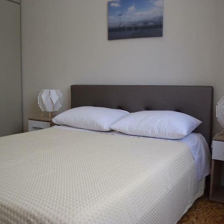 Modern Apartment With Garden キサモス エクステリア 写真