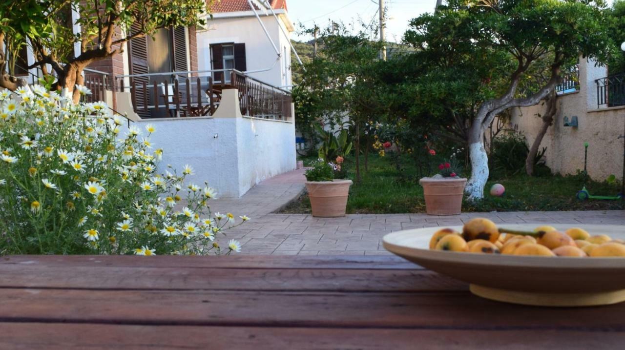 Modern Apartment With Garden キサモス エクステリア 写真