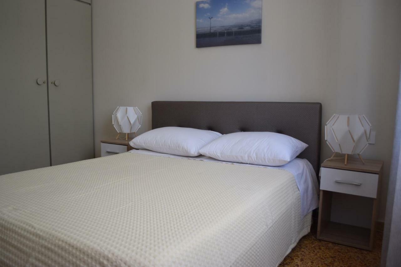 Modern Apartment With Garden キサモス エクステリア 写真