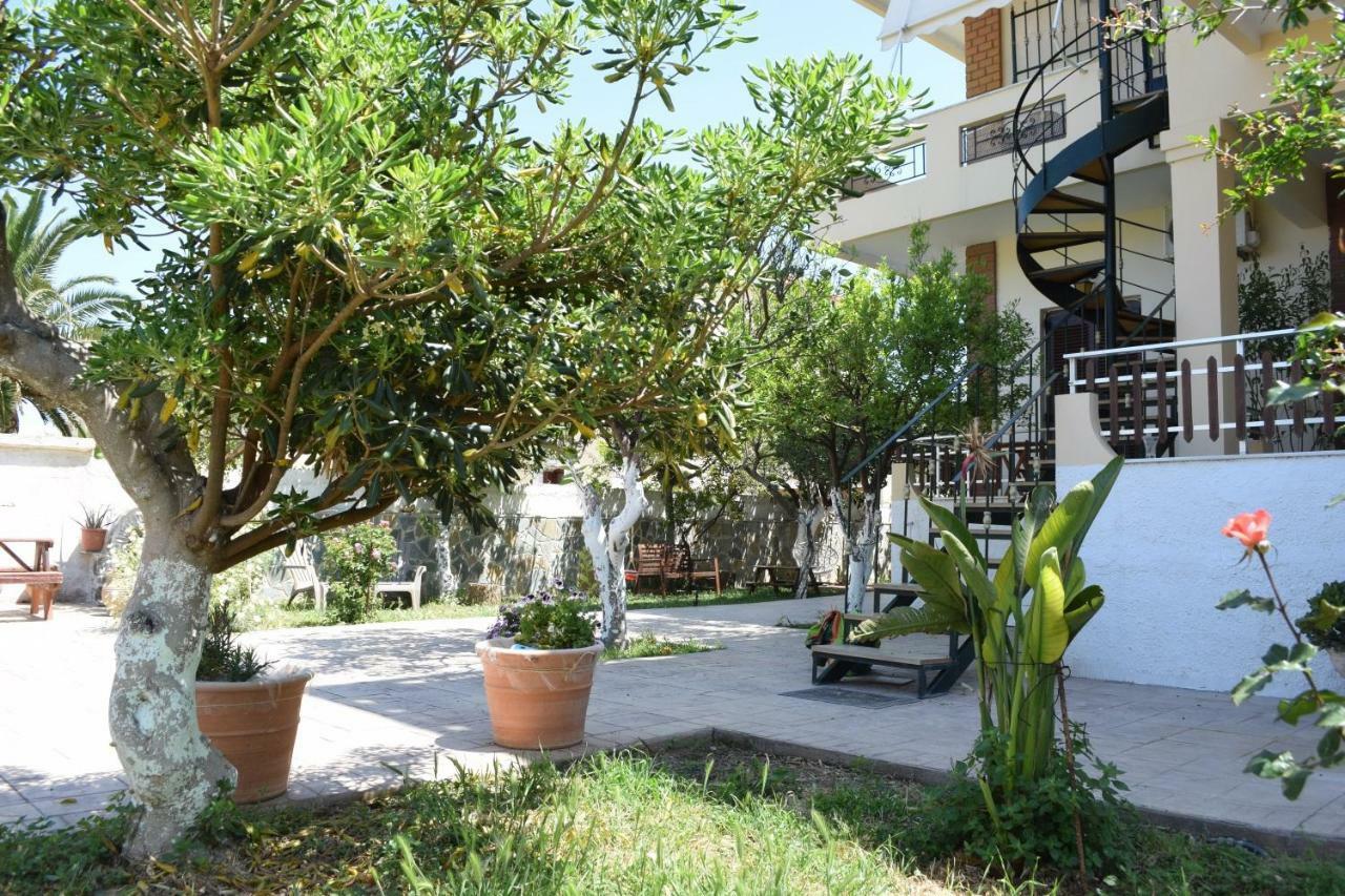 Modern Apartment With Garden キサモス エクステリア 写真